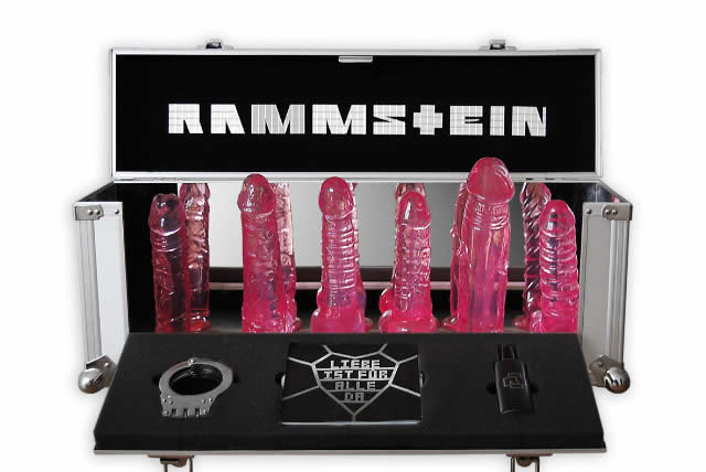 Idée cadeau pourrie #8 : les godemichés Rammstein rammsteindildobox4