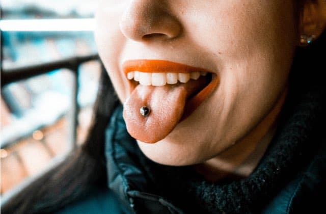 Piercing à la langue : ce que tu dois savoir avant de te lancer