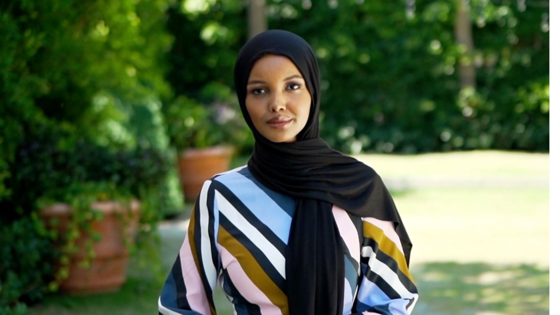 Halima Aden a-t-elle quitté les podiums à cause de l’islamophobie ?