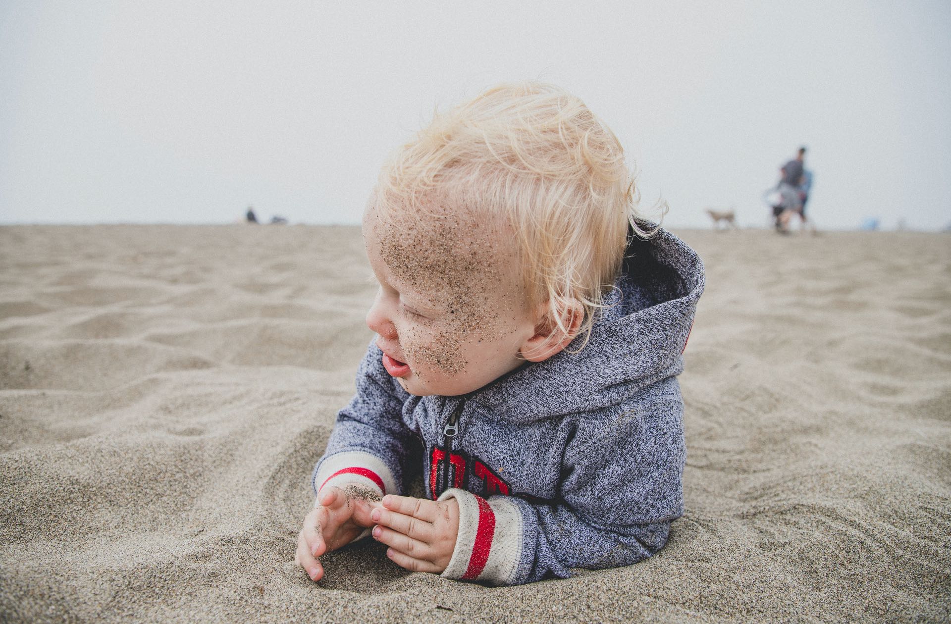 Est-ce que c'est dangereux de laisser son enfant bouffer du sable