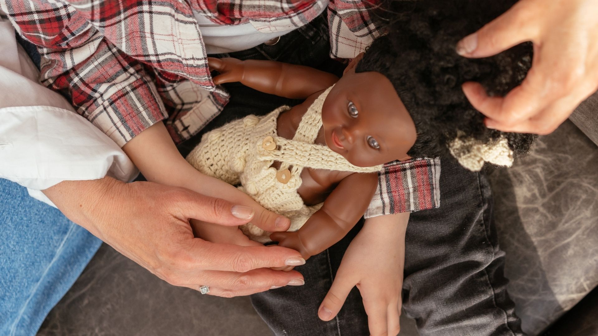 Les poupées « inclusives » ont-elles un impact positif sur les enfants qui  jouent avec ? - Madmoizelle