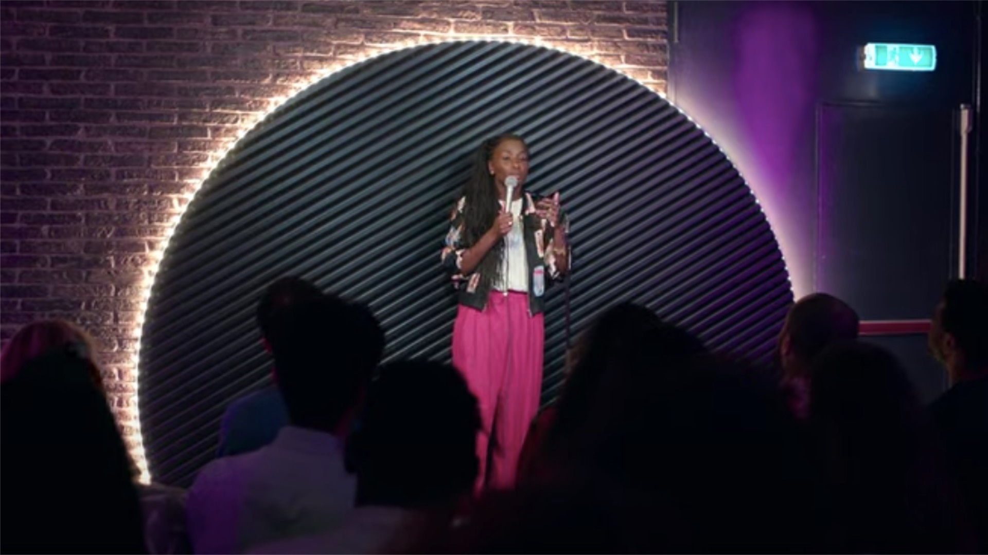 Drôle, la nouvelle série de la créatrice de Dix pour Cent : une plongée dans le milieu du stand up