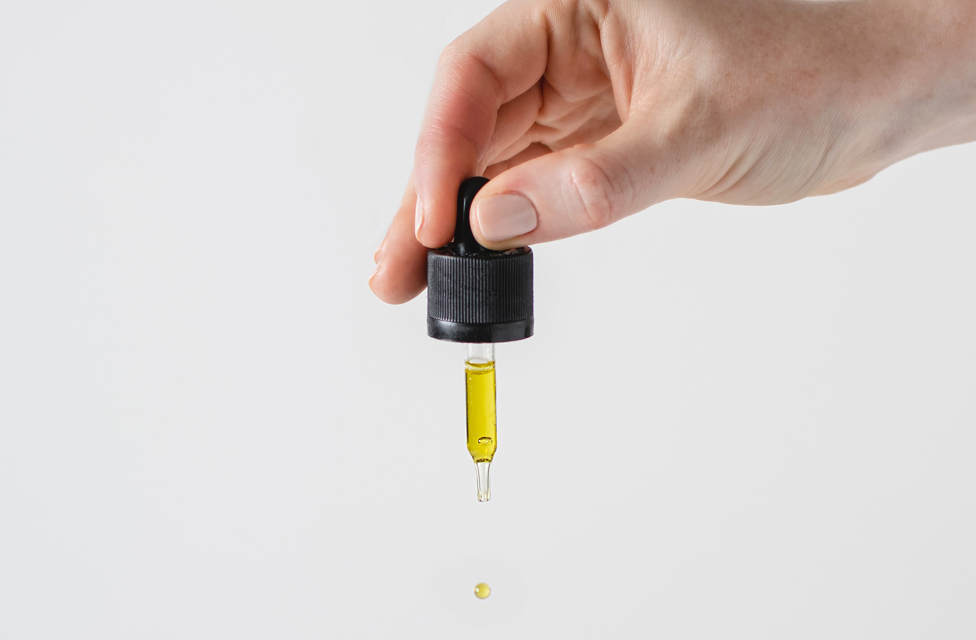 Appliquer de l’huile de soin en début de routine skincare : bonne ou mauvaise idée ?