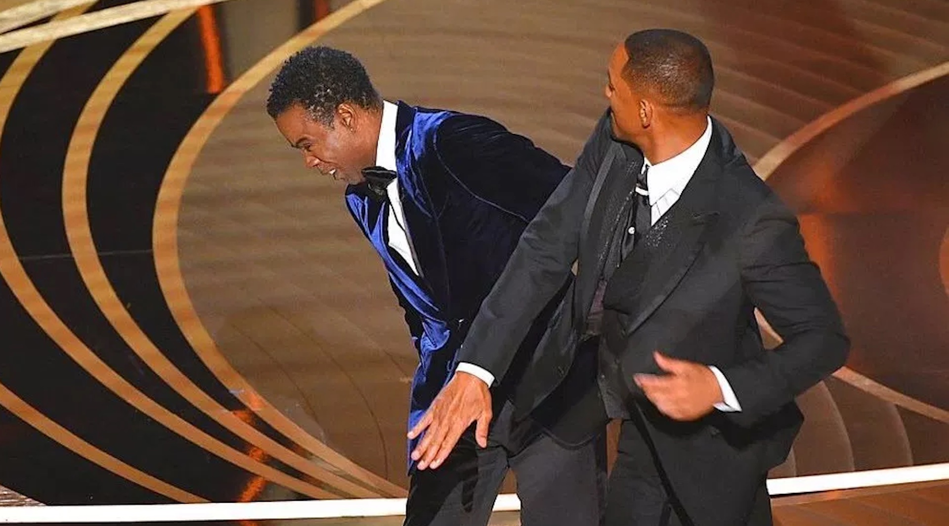 Will Smith banni 10 ans de l’Académie des Oscars, un double standard qui fait réagir