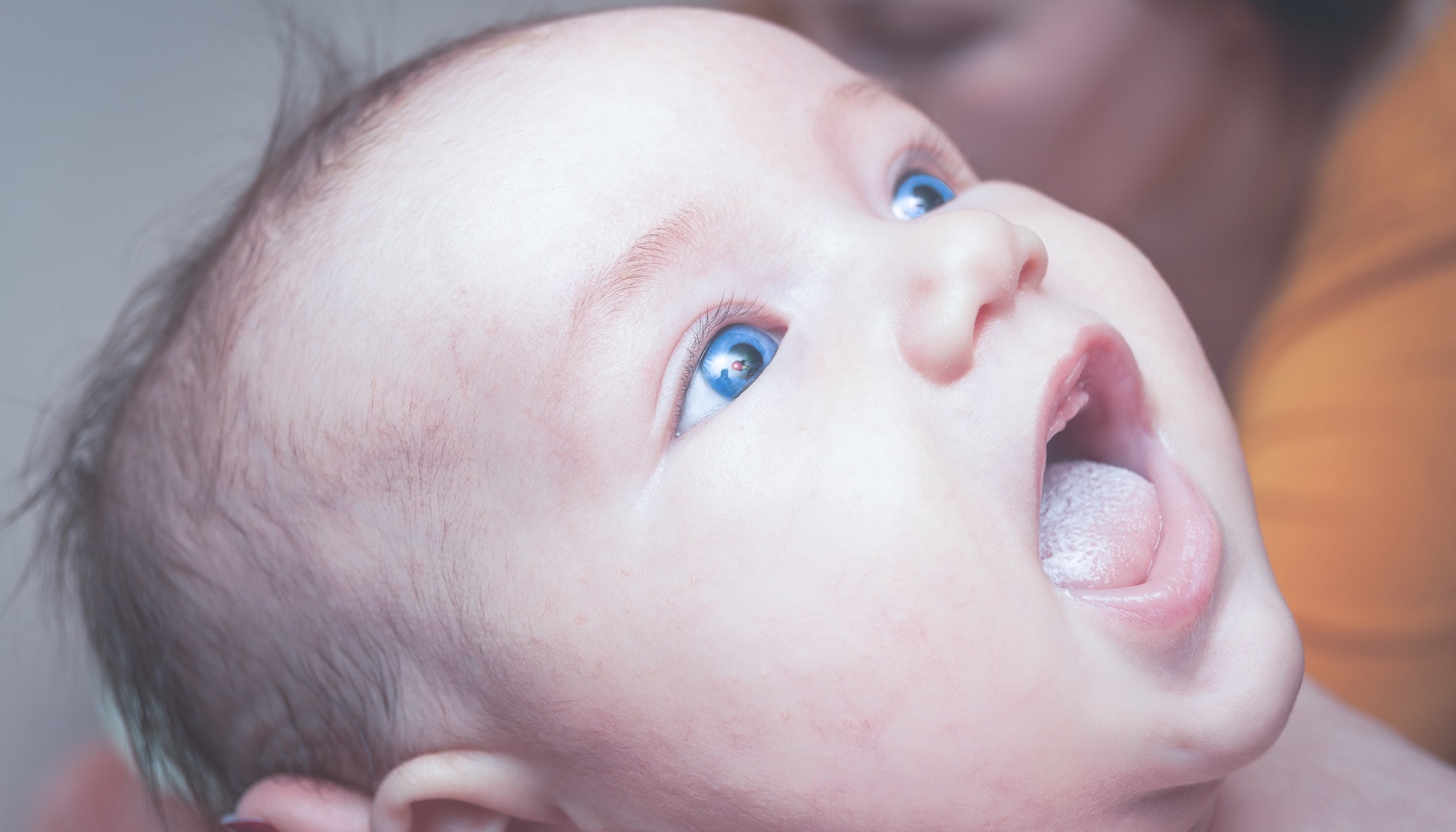 Arrêtons de couper le frein de langue des bébés, alerte l’Académie de médecine