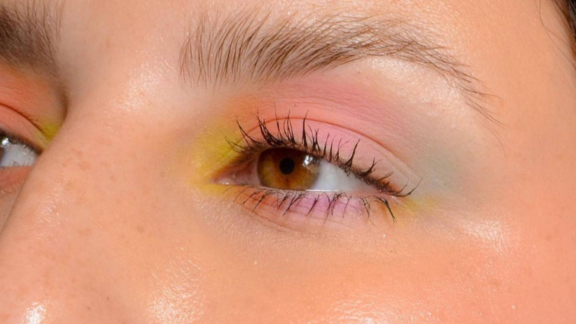 De la paupière pastel aux bijoux de peau, voici les 5 tendances makeup phares de ce printemps-été