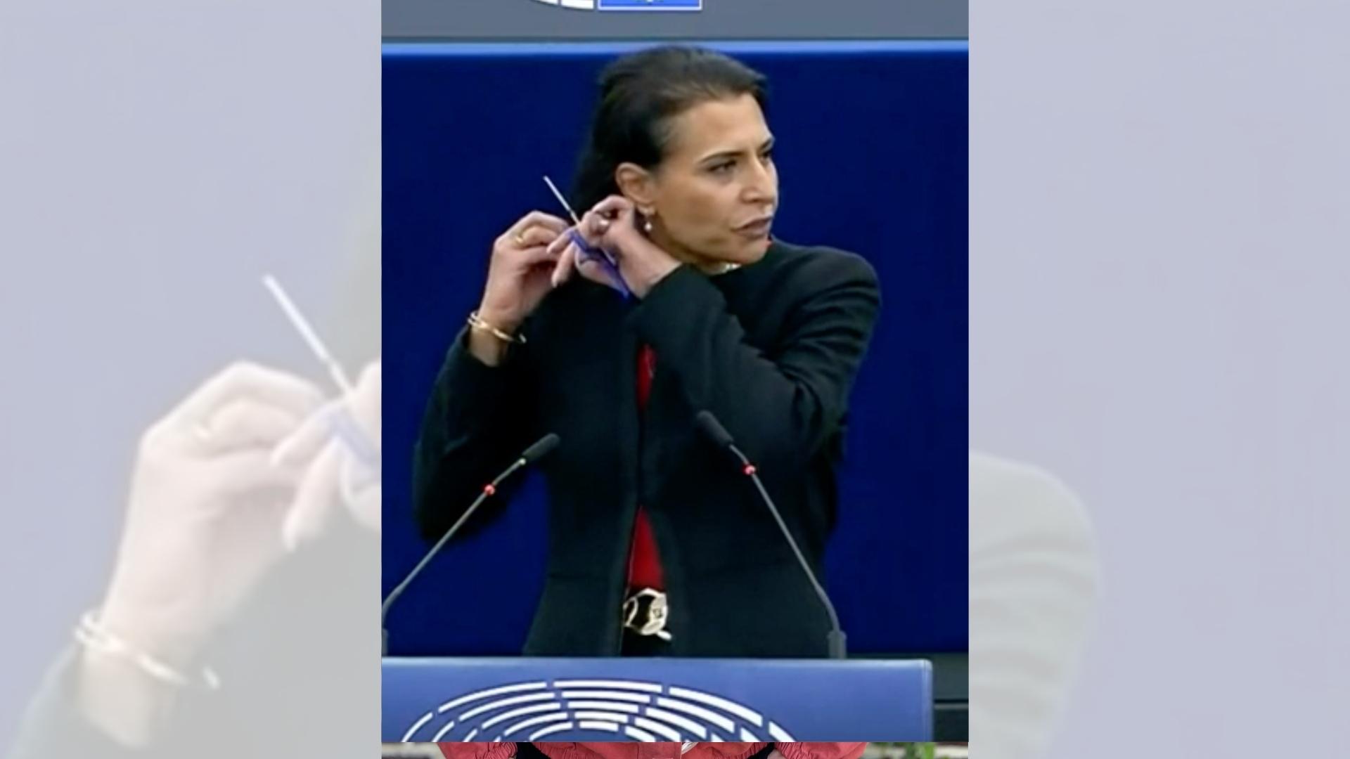 « Femmes, vie, liberté » : une députée européenne se coupe les cheveux au Parlement