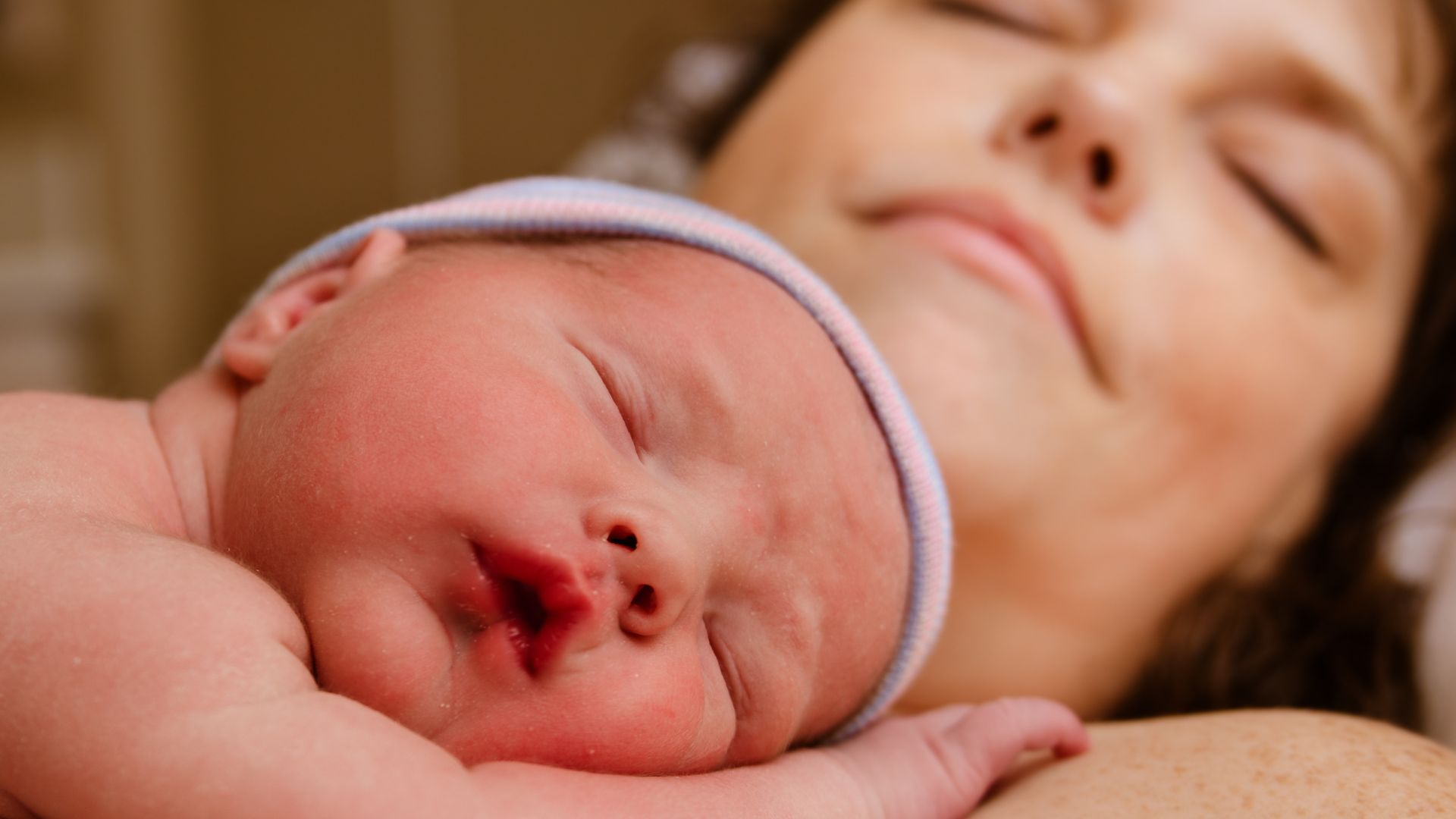 pourquoi la freebirth laccouchement a la maison sans sage femme se developpe en france