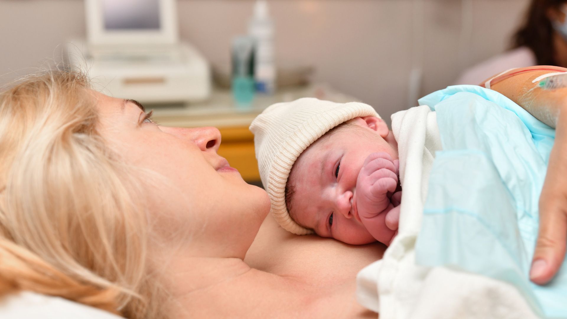 Nuit de java, baby blues, montée de lait : récit d’un troisième jour à la maternité